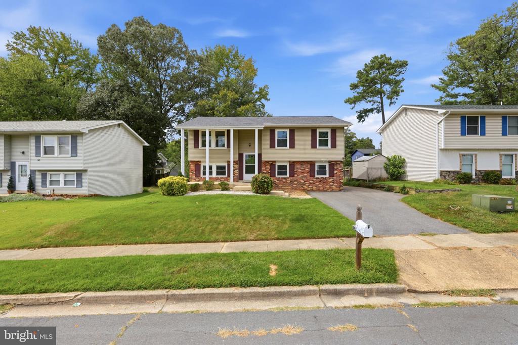 944 AUTUMNWOOD DRIVE