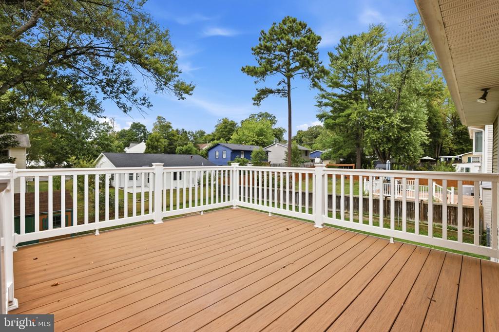 944 AUTUMNWOOD DRIVE