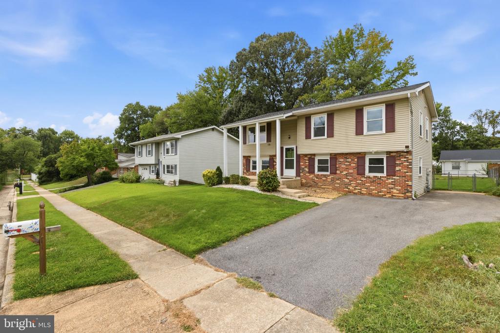 944 AUTUMNWOOD DRIVE