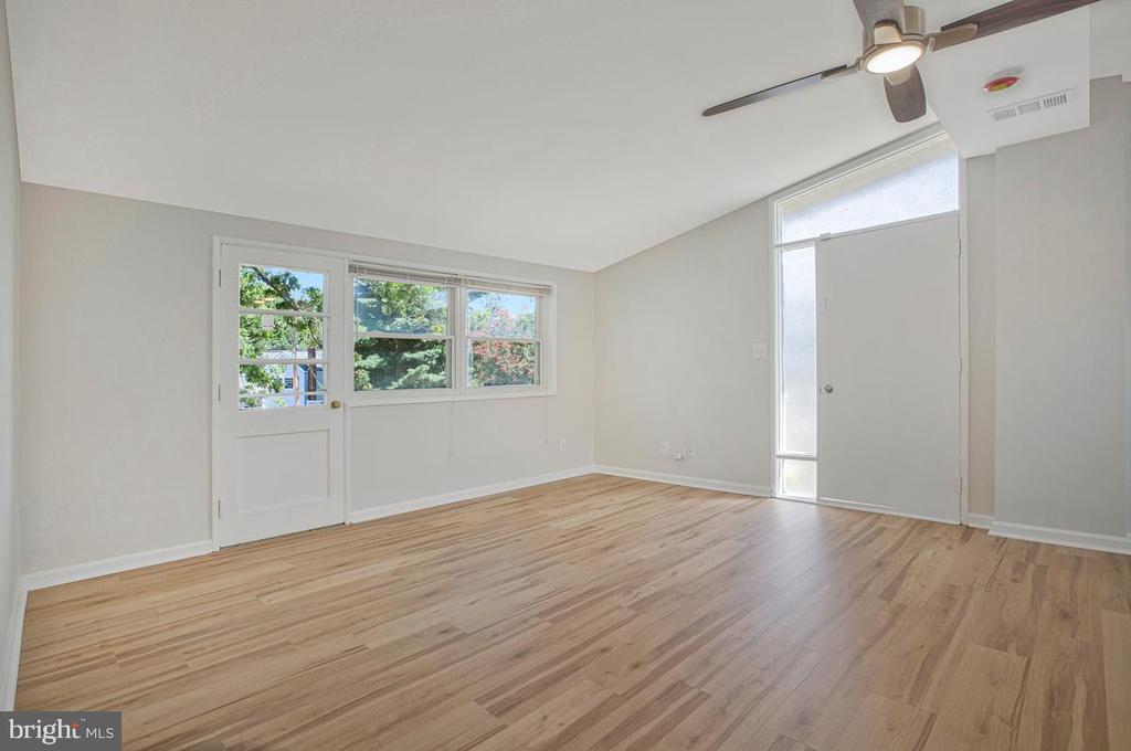 316 GLOUCESTER DRIVE