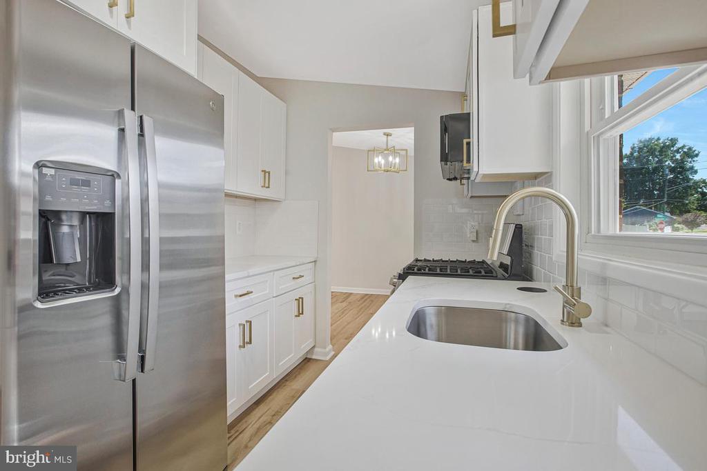 316 GLOUCESTER DRIVE
