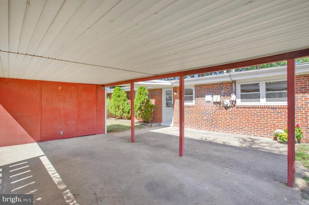 316 GLOUCESTER DRIVE