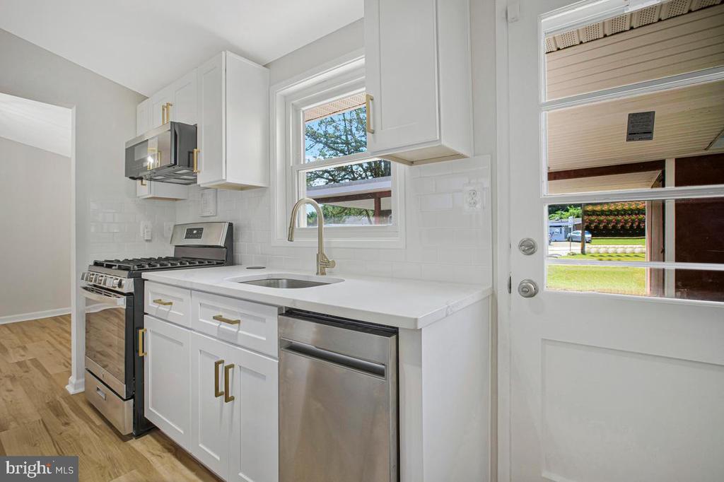 316 GLOUCESTER DRIVE