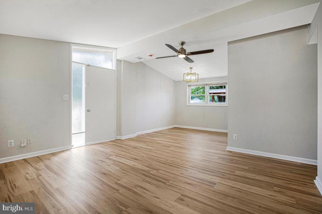 316 GLOUCESTER DRIVE