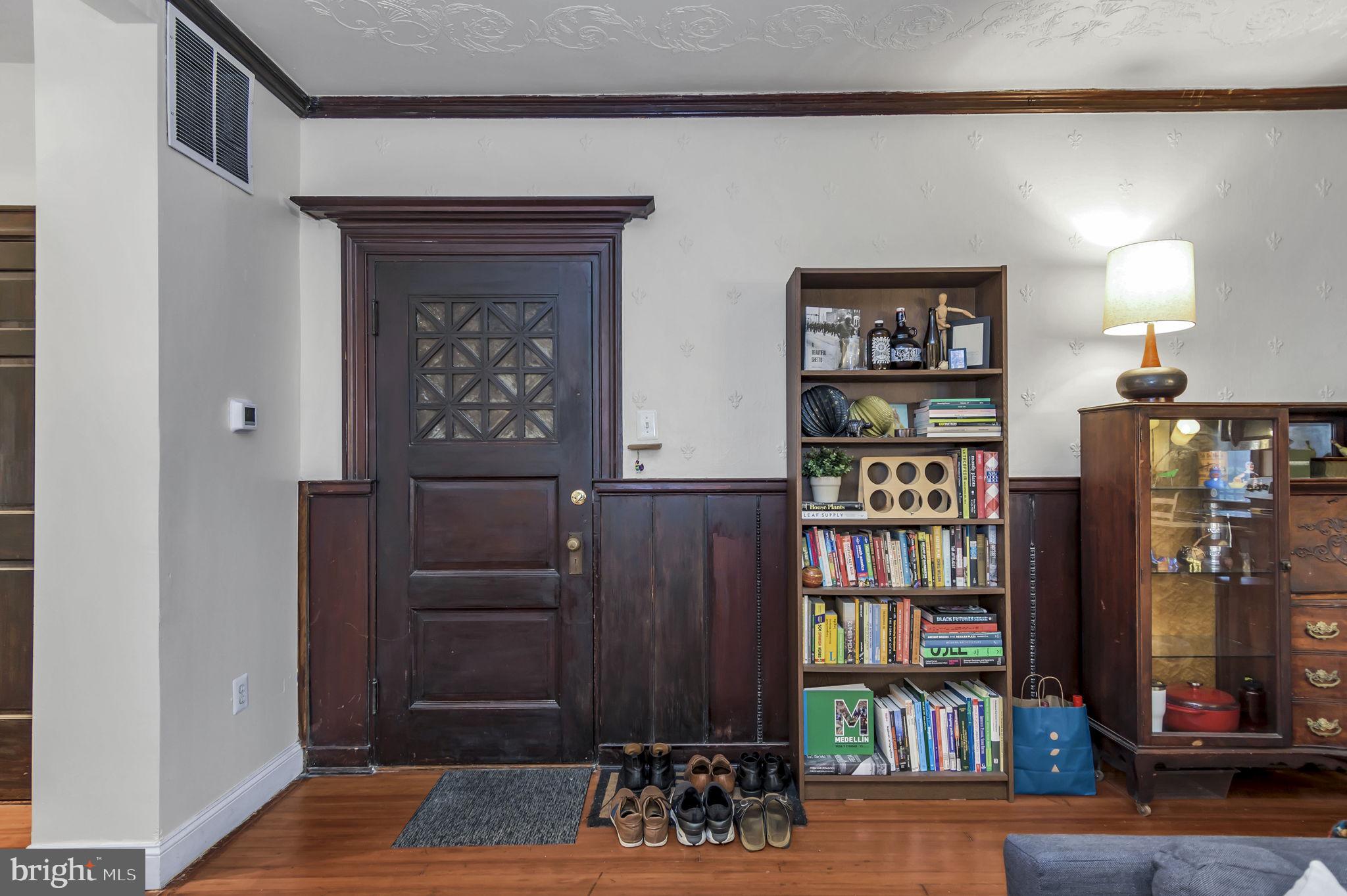 904 N Calvert St N #2