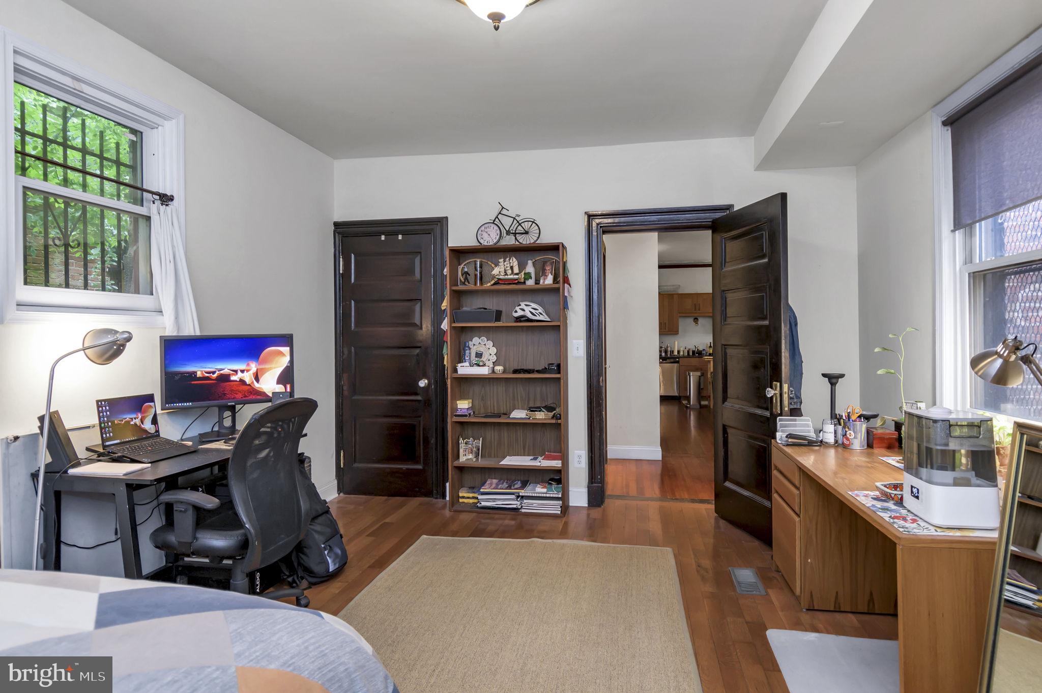 904 N Calvert St N #2