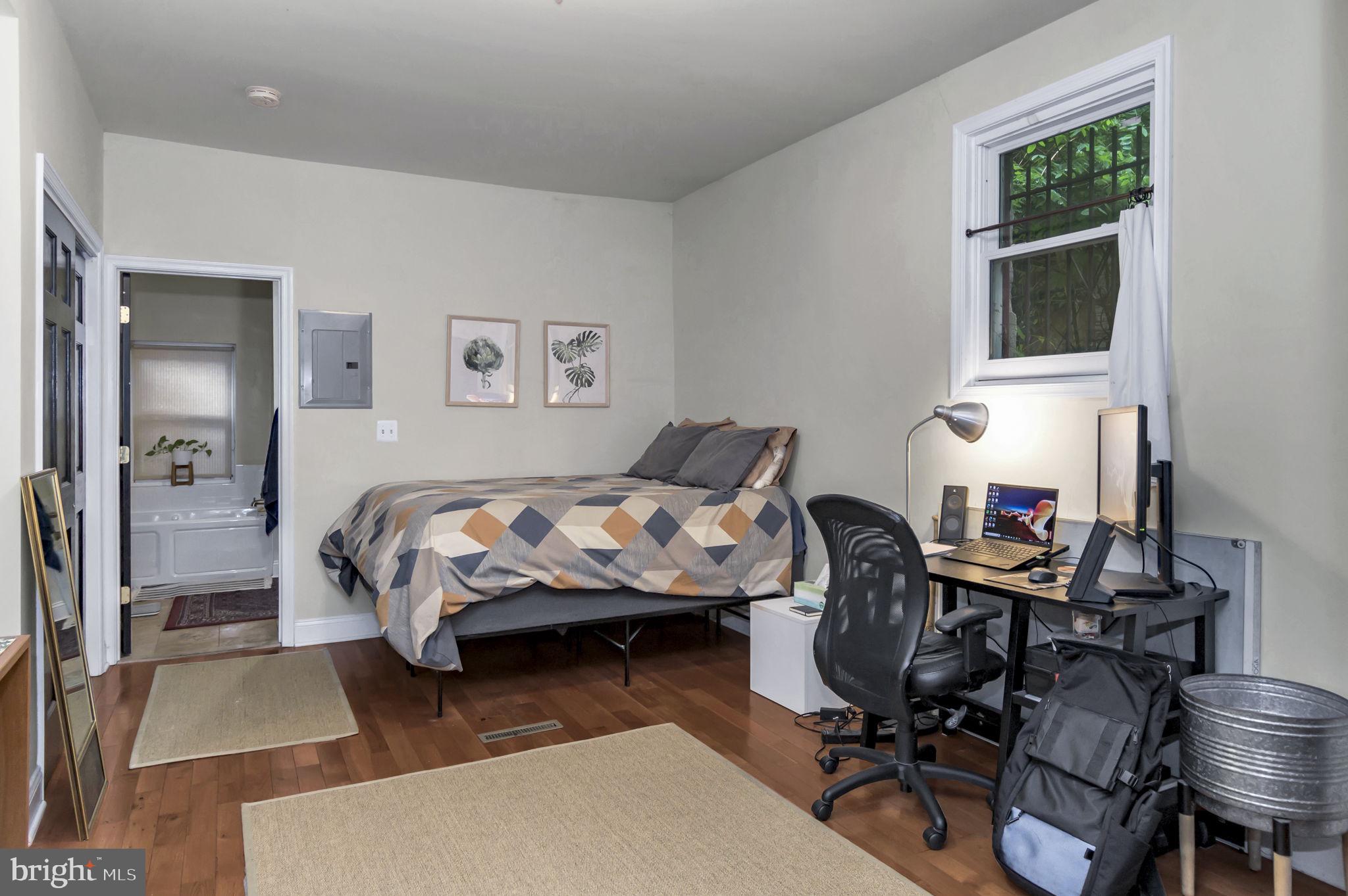 904 N Calvert St N #2