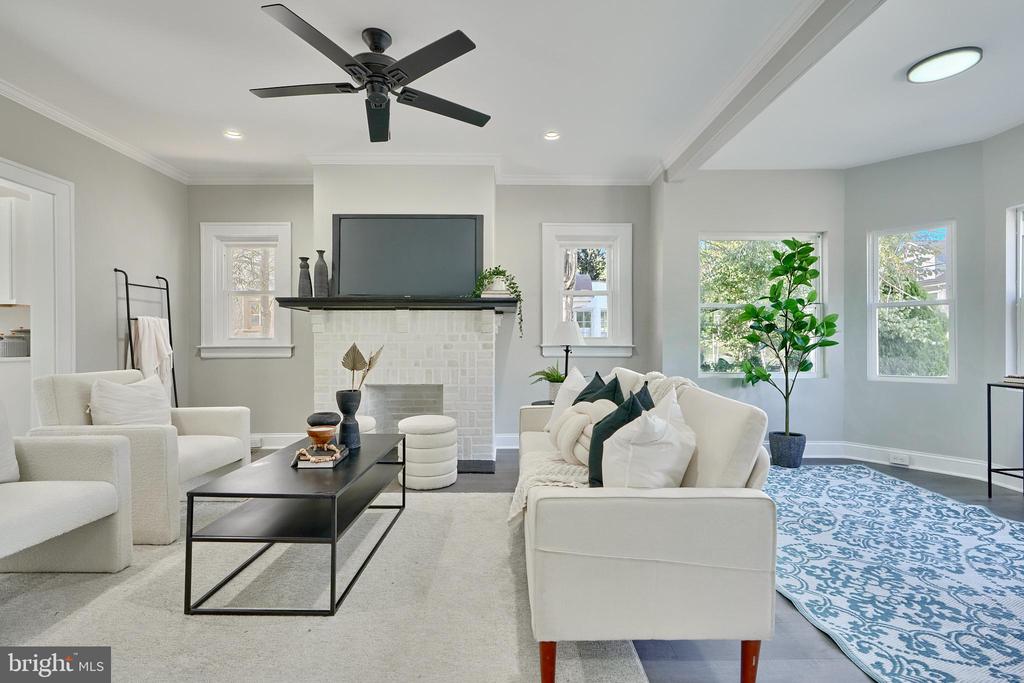 3701 PARKSIDE DRIVE