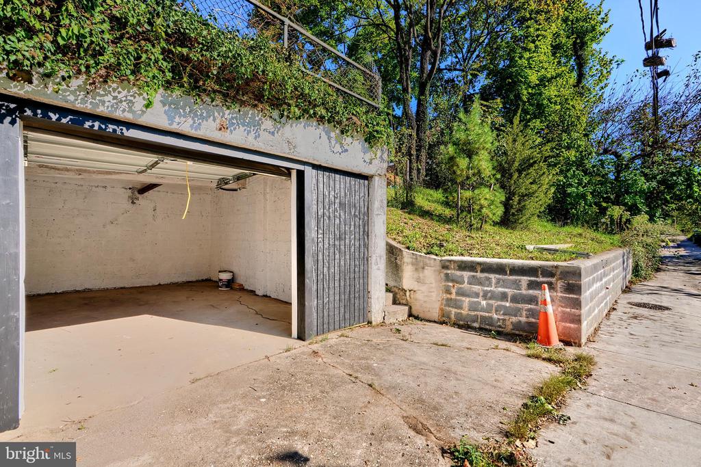 3701 PARKSIDE DRIVE