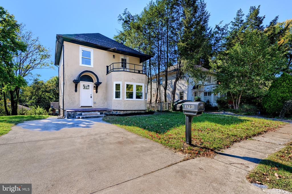 3701 PARKSIDE DRIVE