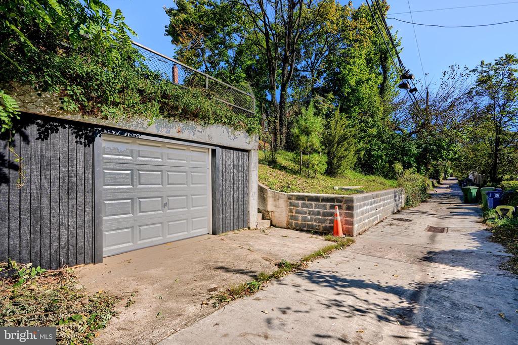 3701 PARKSIDE DRIVE