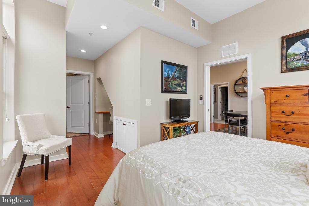 1209 N CHARLES STREET Unit: 425