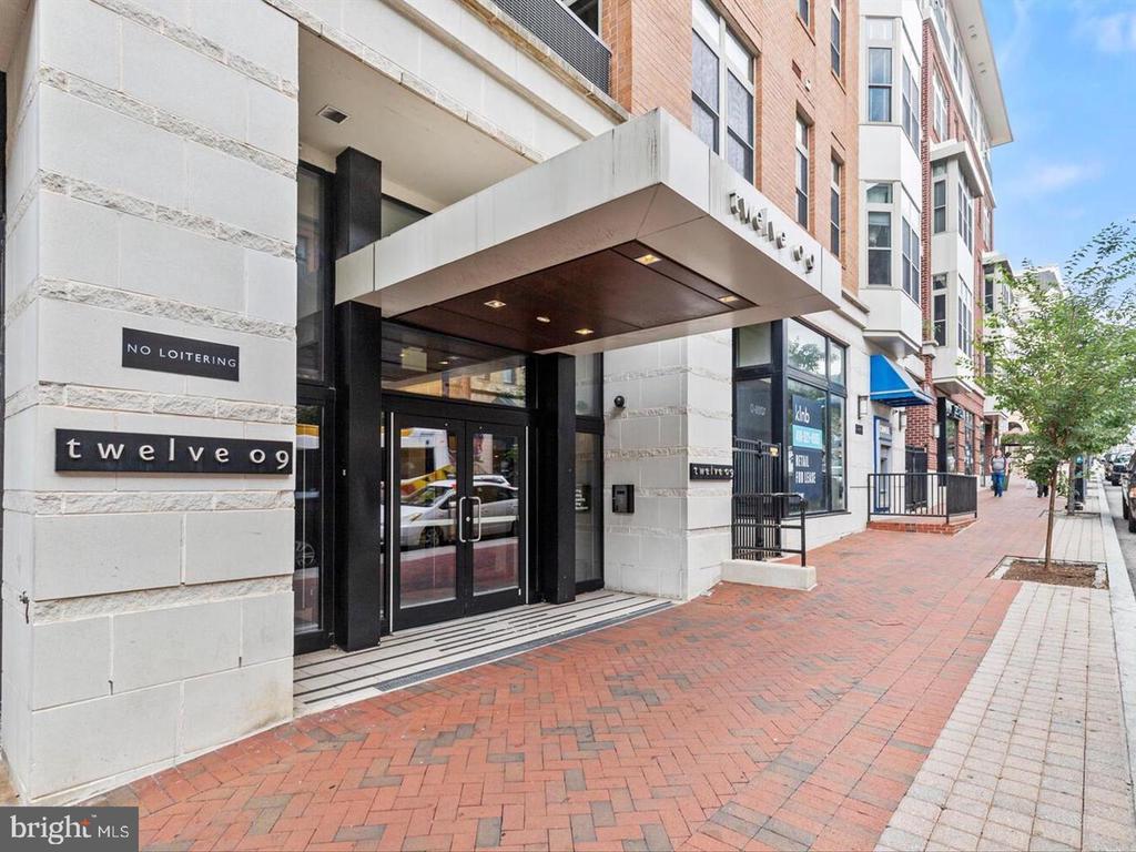 1209 N CHARLES STREET Unit: 425