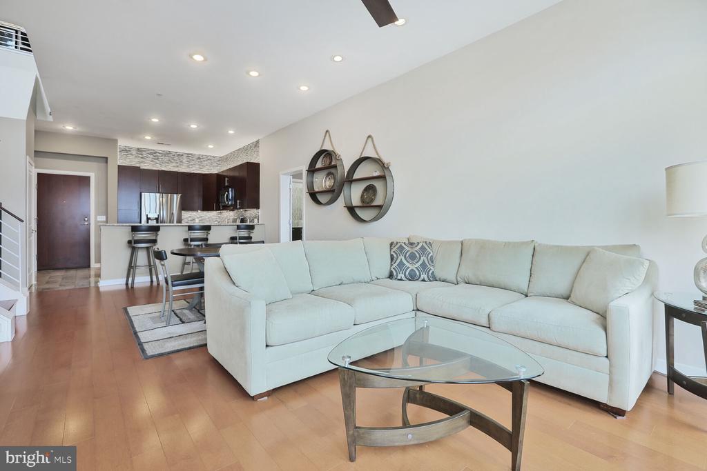 1209 N CHARLES STREET Unit: 425