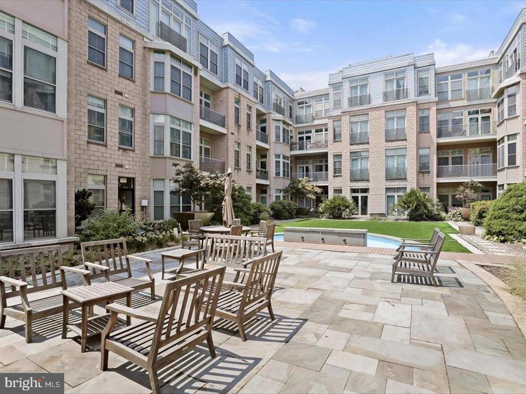1209 N CHARLES STREET Unit: 425