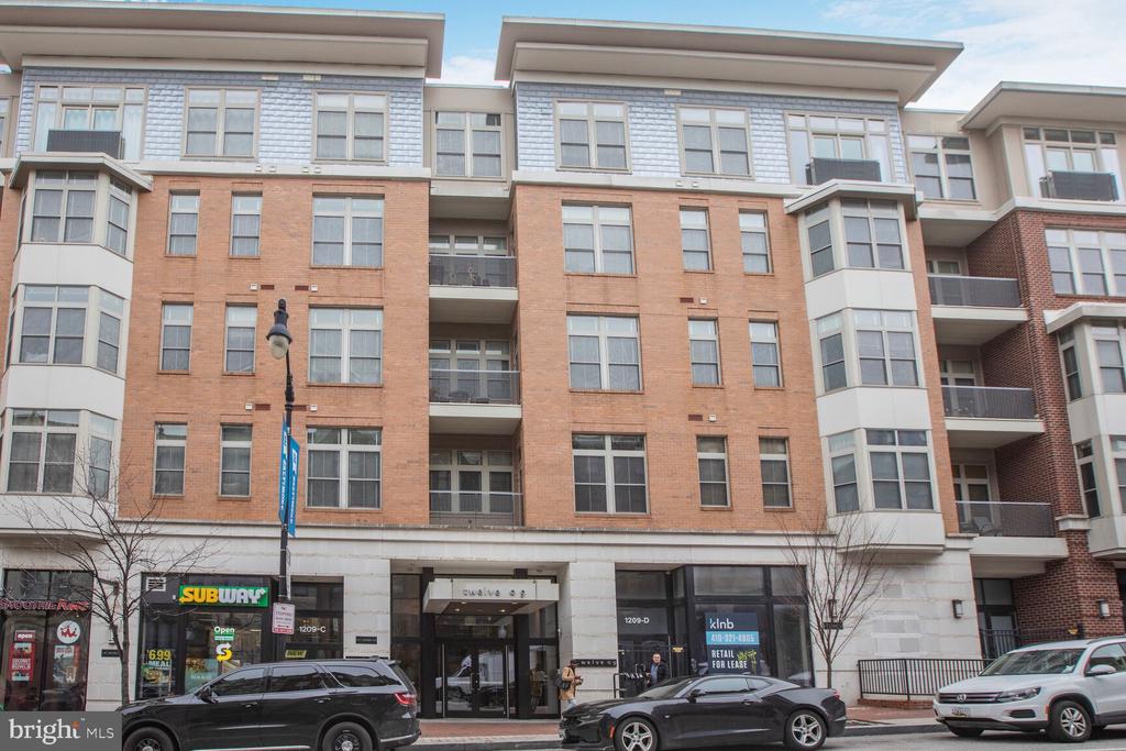 1209 N CHARLES STREET Unit: 425