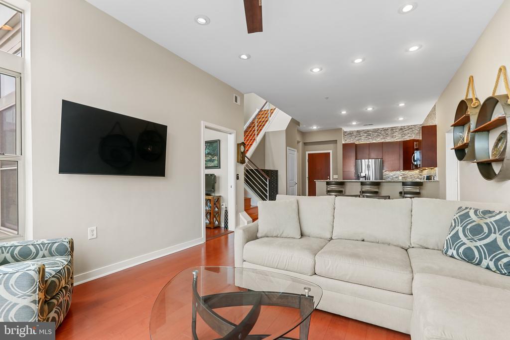 1209 N CHARLES STREET Unit: 425