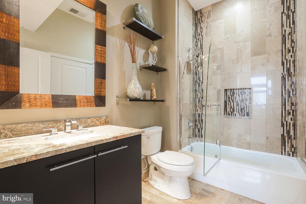 1209 N CHARLES STREET Unit: 425