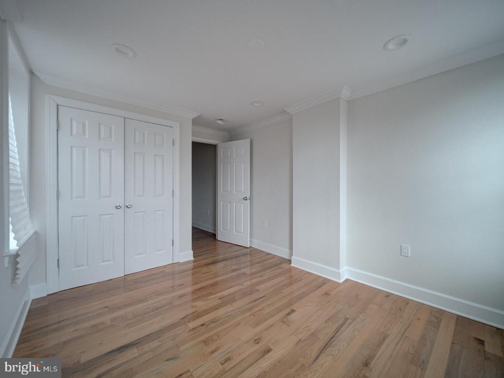 417 N COLLINGTON AVE