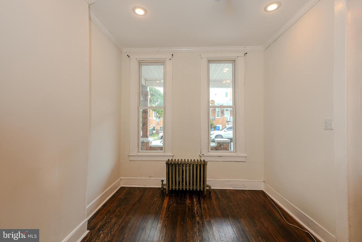 3203 Clarence Ave