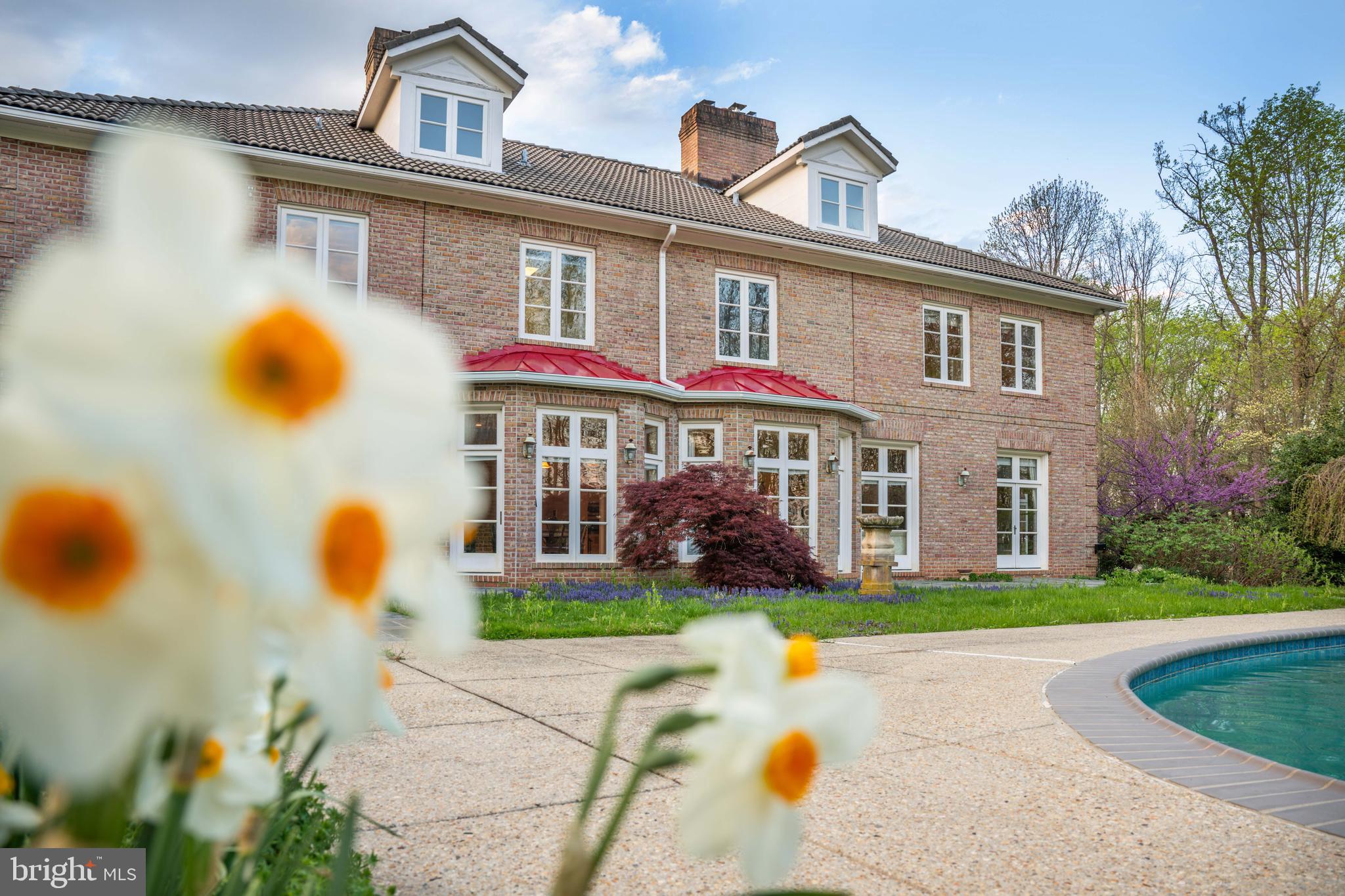 7 CHRIS ELIOT COURT