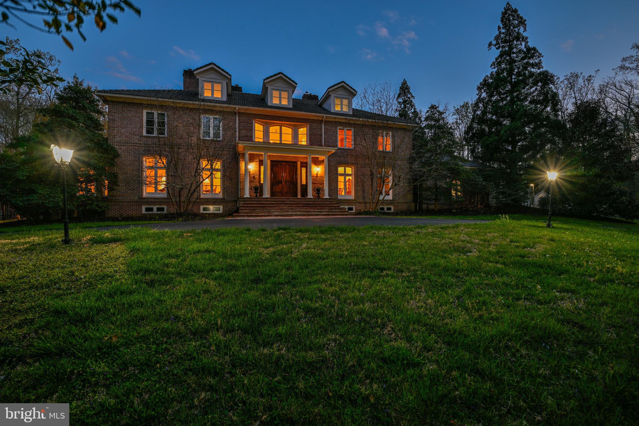 7 CHRIS ELIOT COURT