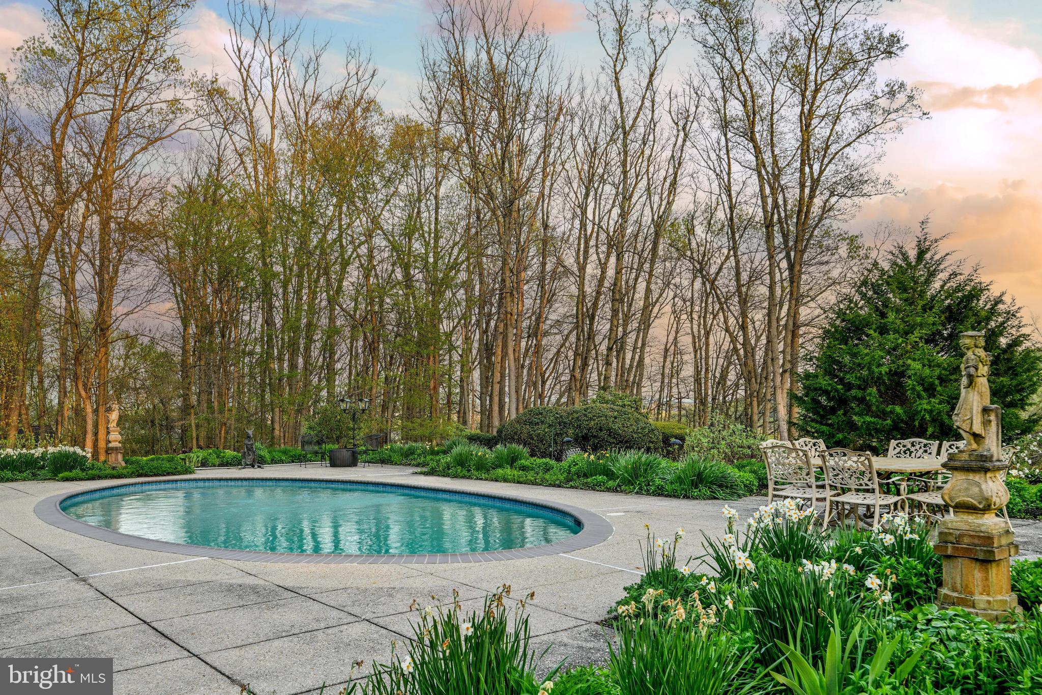 7 CHRIS ELIOT COURT