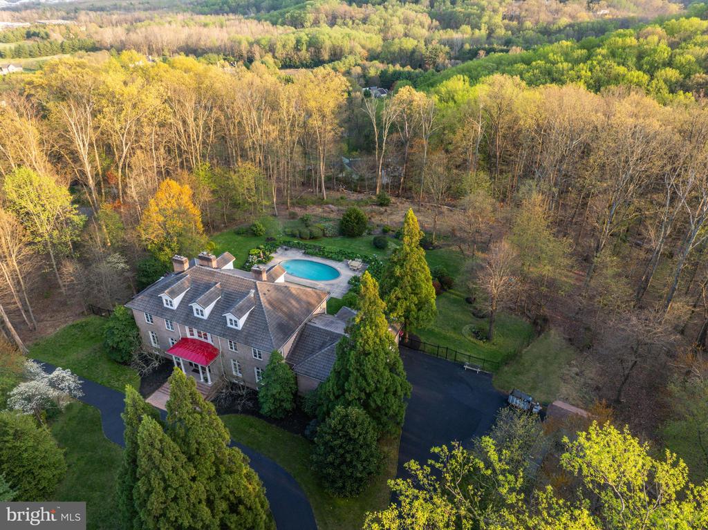 7 CHRIS ELIOT COURT