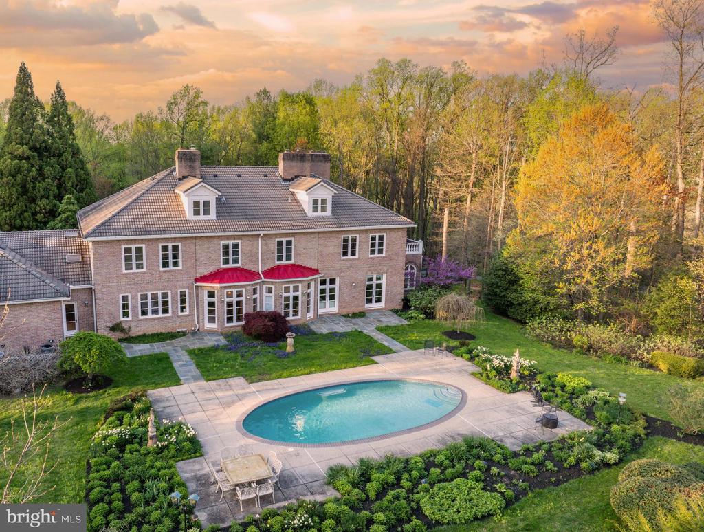 7 CHRIS ELIOT COURT