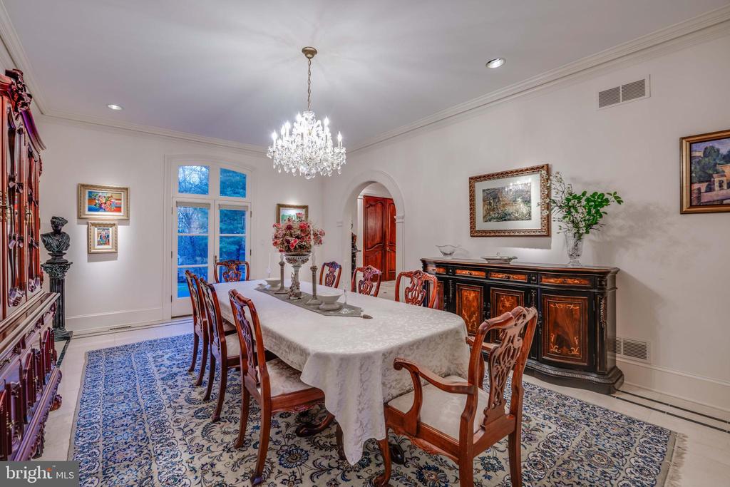 7 CHRIS ELIOT COURT