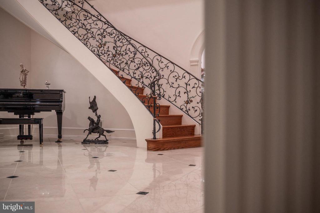 7 CHRIS ELIOT COURT