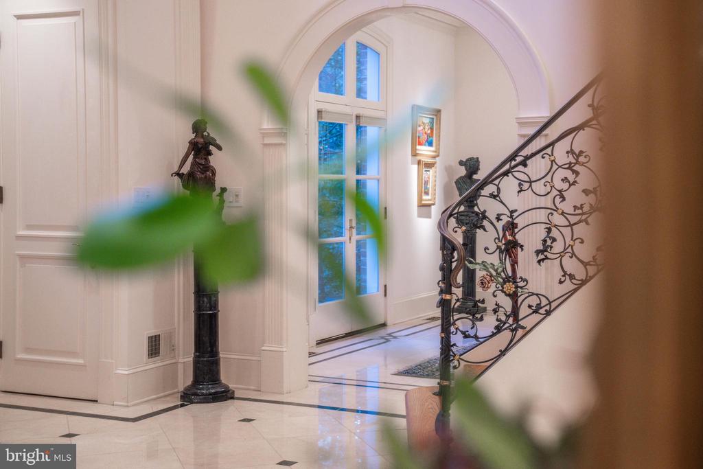 7 CHRIS ELIOT COURT