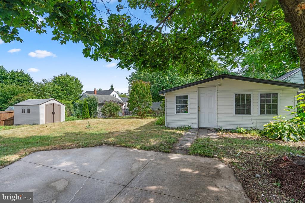 23 2ND AVENUE