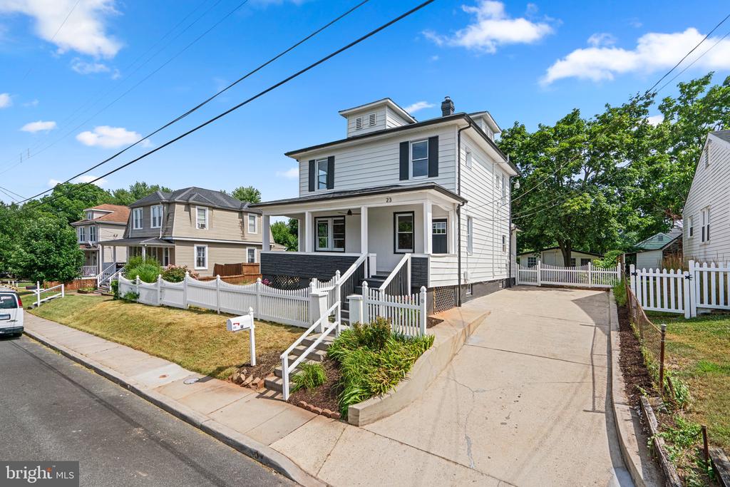 23 2ND AVENUE