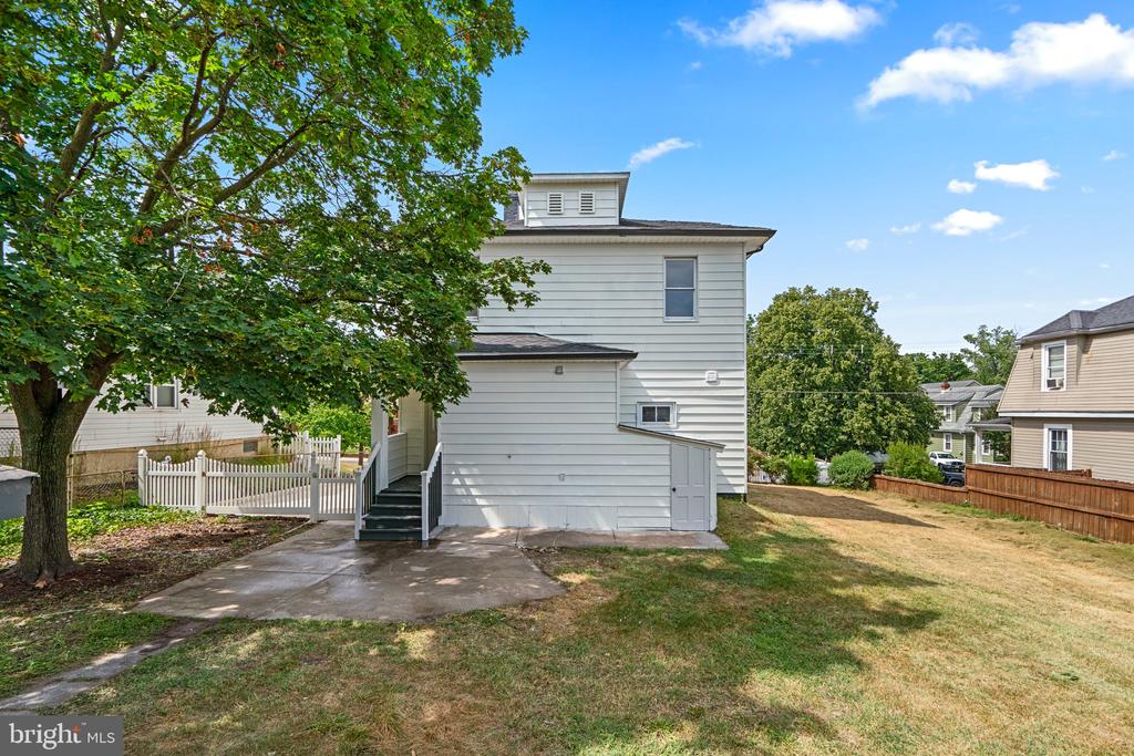 23 2ND AVENUE