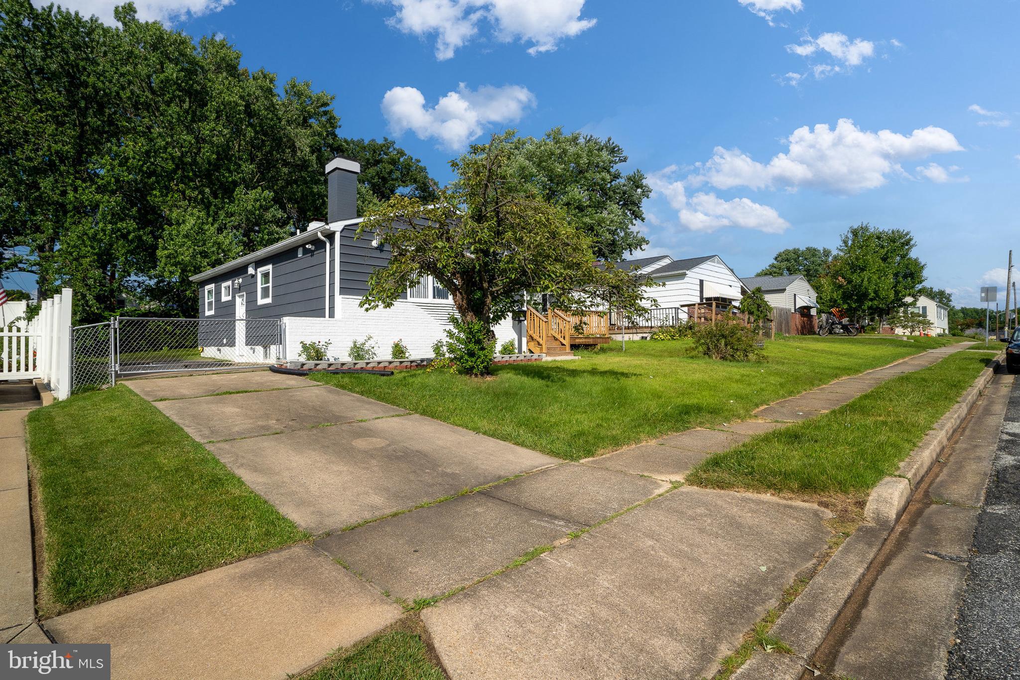 3216 Woodside Ave