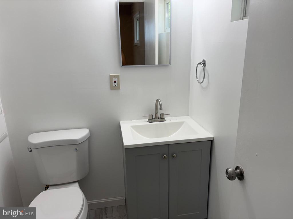 9016 Samoset Rd