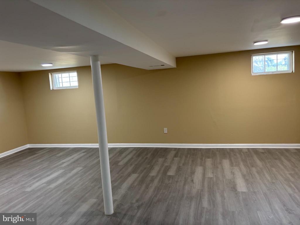 9016 Samoset Rd