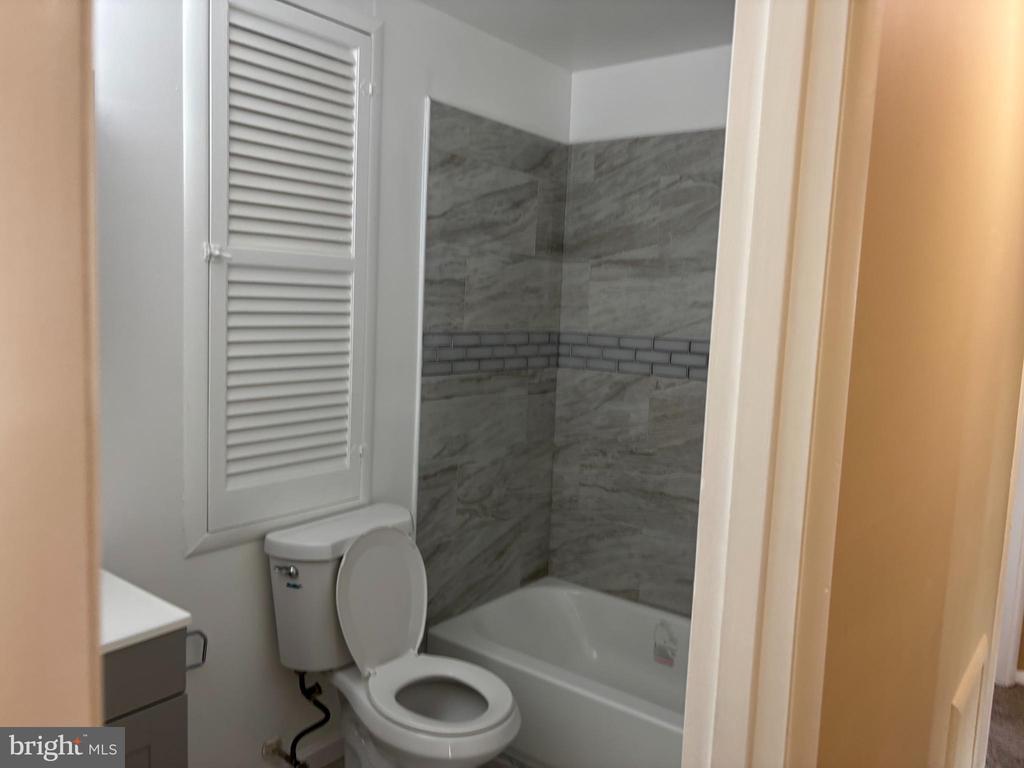9016 Samoset Rd
