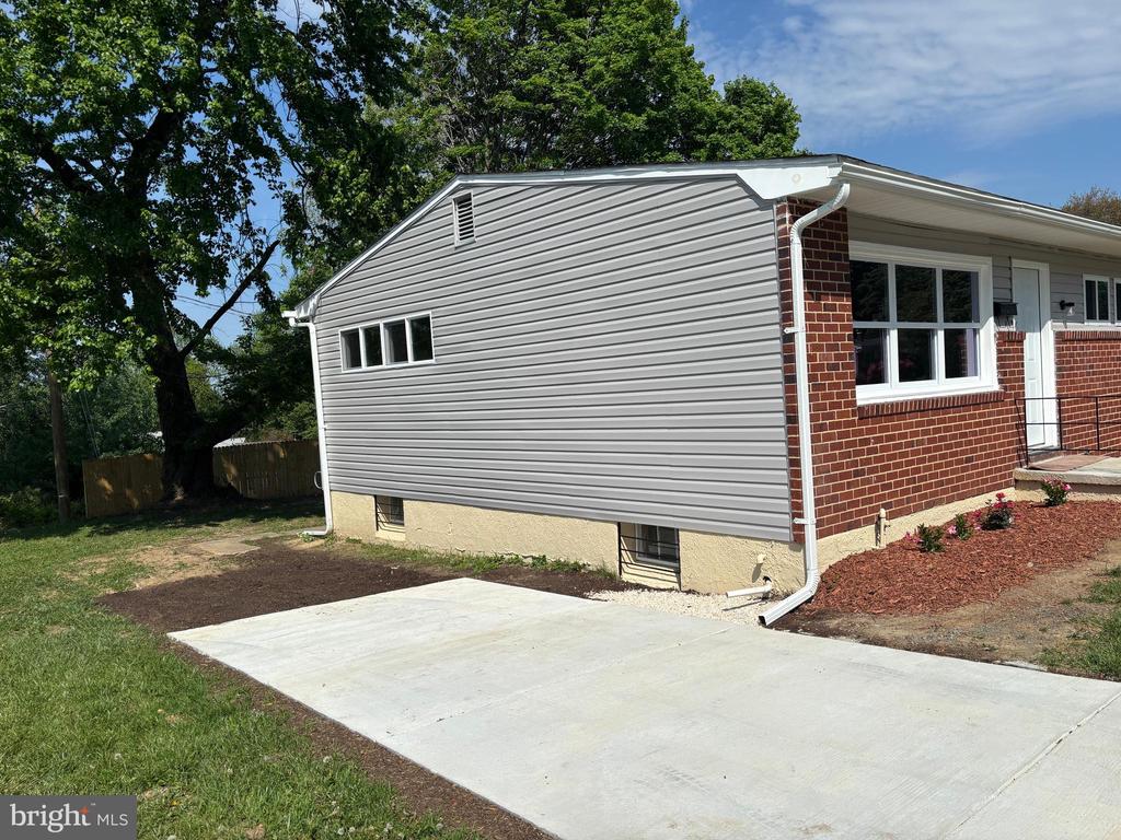 9016 Samoset Rd
