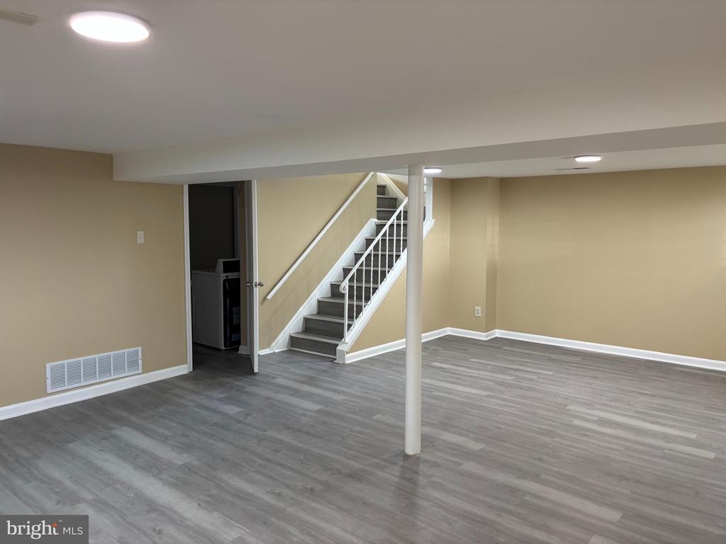 9016 Samoset Rd