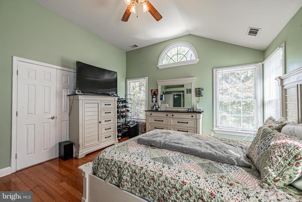 2404 POPLAR DRIVE