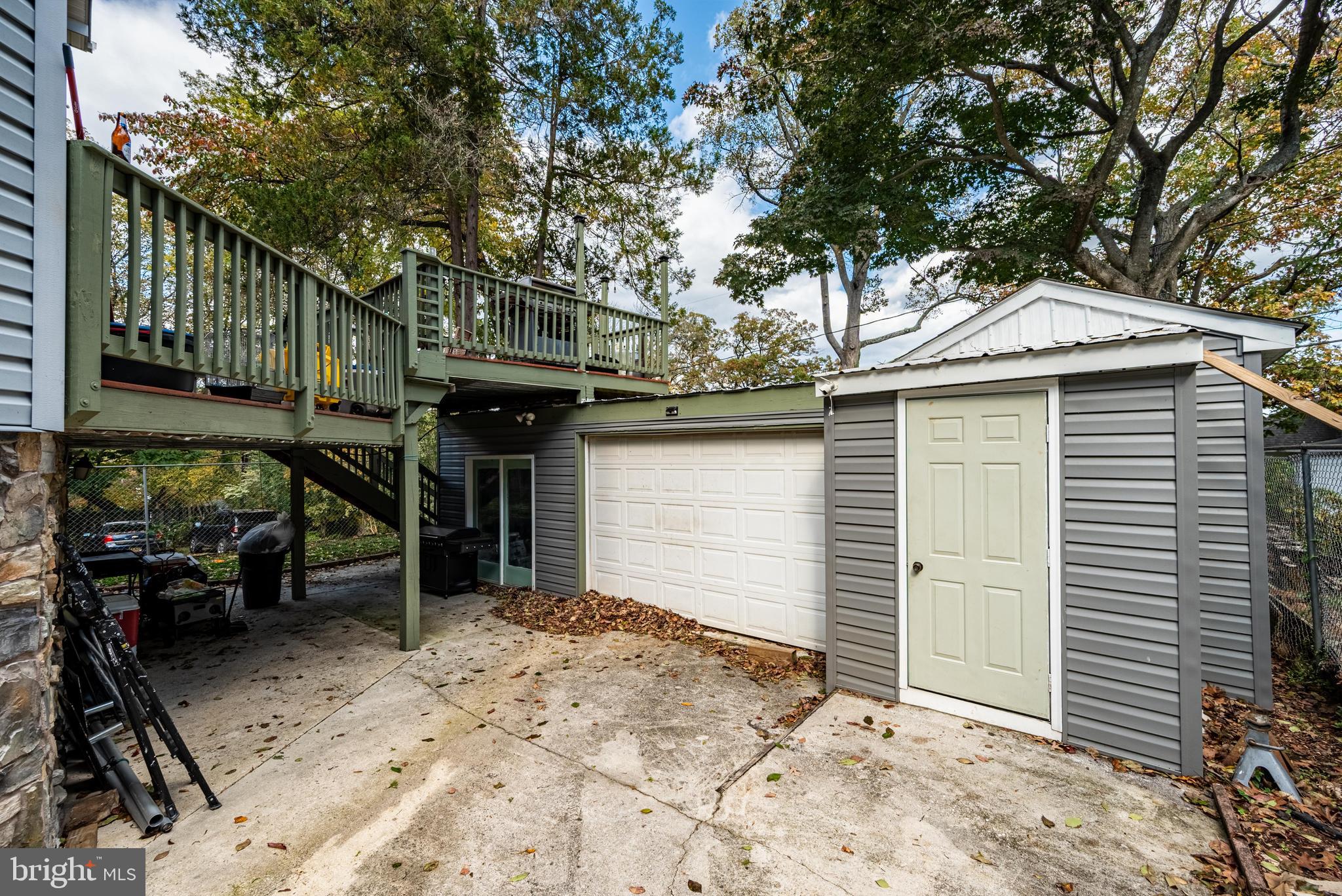 2404 POPLAR DRIVE