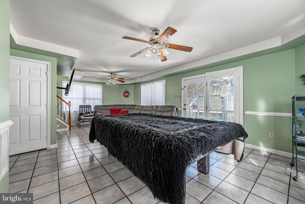 2404 POPLAR DRIVE