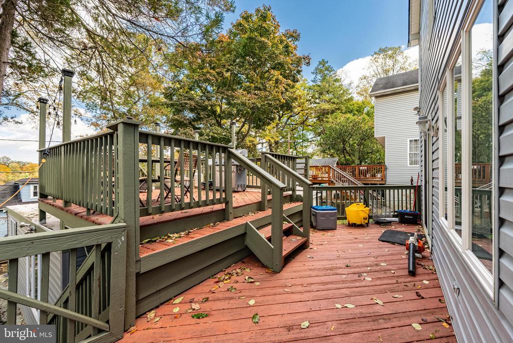 2404 POPLAR DRIVE