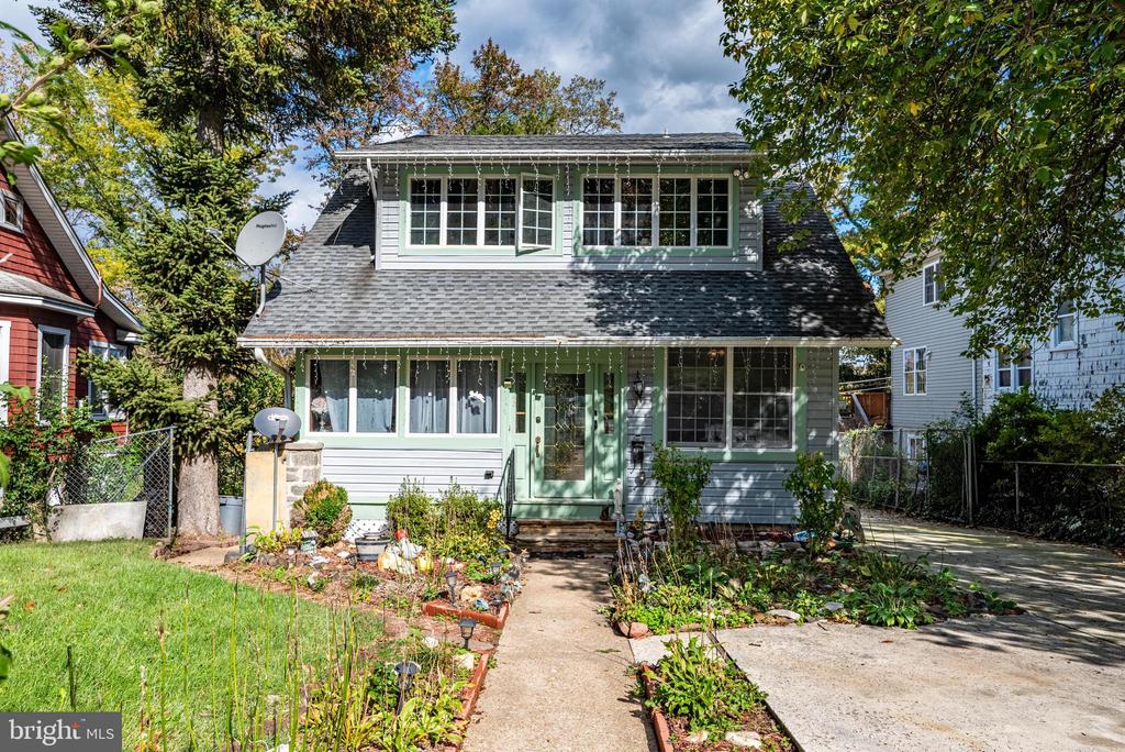 2404 POPLAR DRIVE