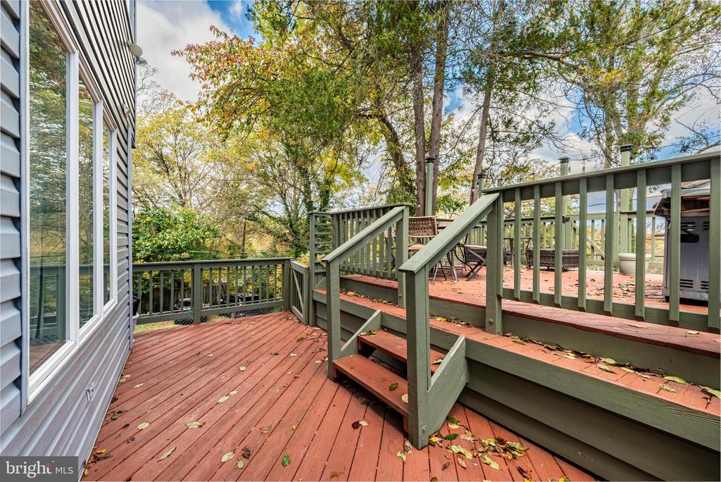 2404 POPLAR DRIVE