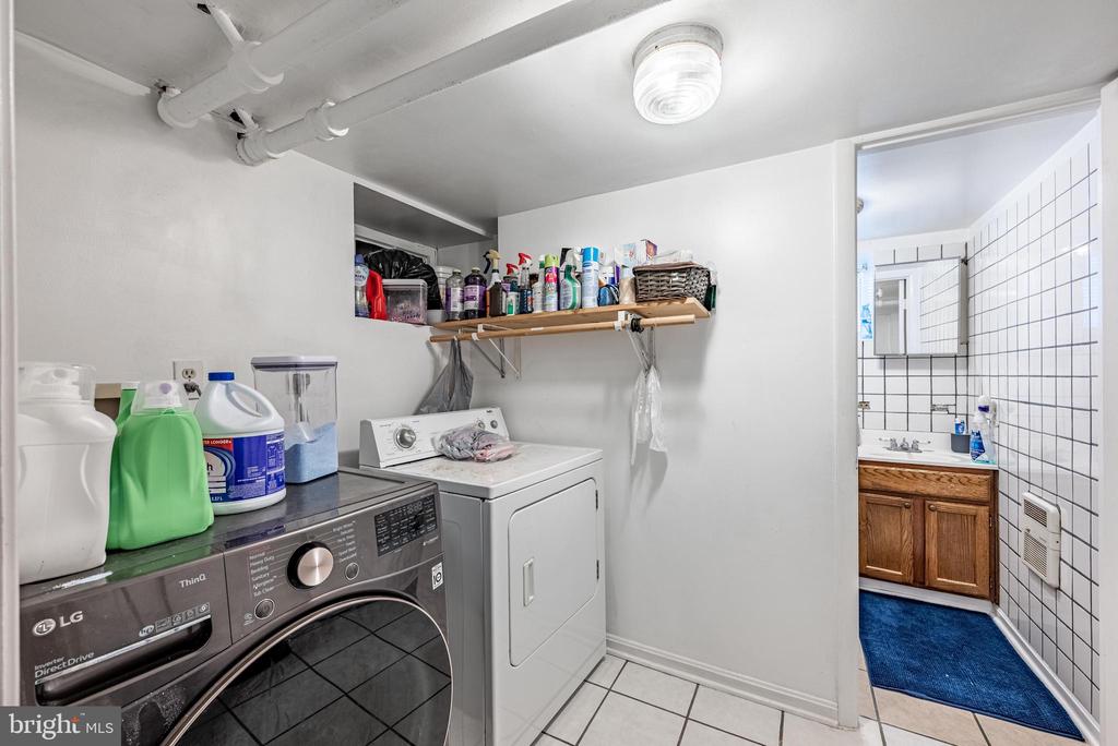 2404 POPLAR DRIVE