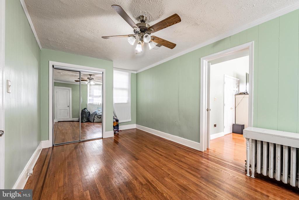 2404 POPLAR DRIVE