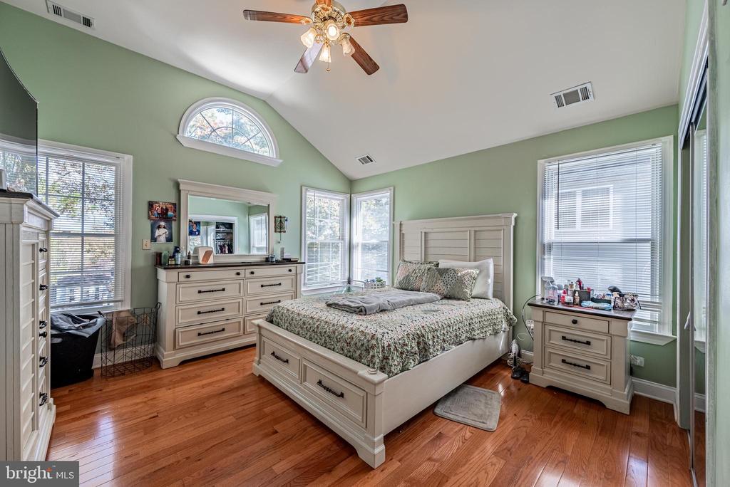 2404 POPLAR DRIVE